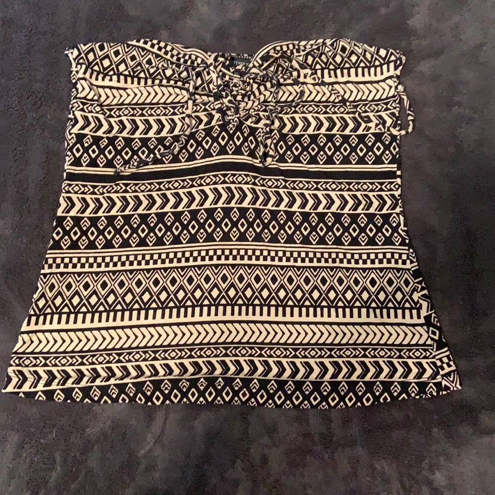 Forever 21 Womens Sleeveless Halter Top Geometric Print Medium